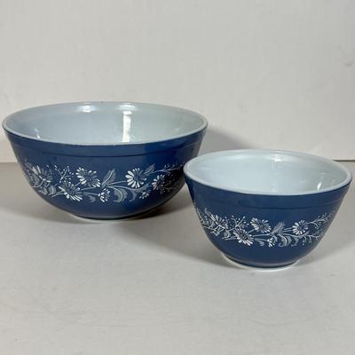 LOT 106D: 1960s MCM Inland Glass Around the Clock Atomic Snowflake Casserole Dish w/ Collection of Pyrex & More: Gold Pinecone...