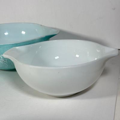 LOT 106D: 1960s MCM Inland Glass Around the Clock Atomic Snowflake Casserole Dish w/ Collection of Pyrex & More: Gold Pinecone...