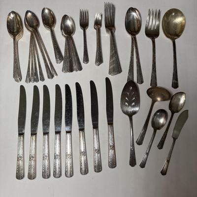 LOT 117D: William Rogers Sectional International Silver Plate Flatware Set