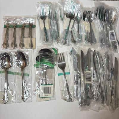 LOT 118D: Estia Gourmet Stainless Steel Cascade Flatware Set