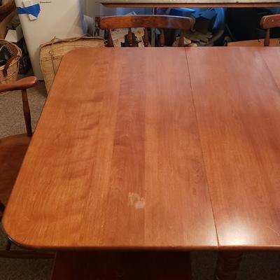 LOT 128D: Vintage Rockport Maple Gateleg Dining Table with 8 Chairs (6 matching)
