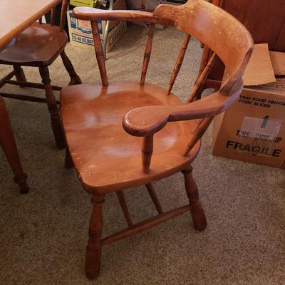 LOT 128D: Vintage Rockport Maple Gateleg Dining Table with 8 Chairs (6 matching)