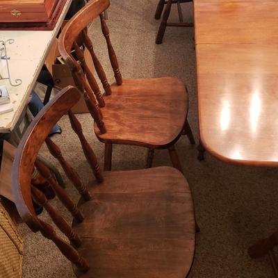 LOT 128D: Vintage Rockport Maple Gateleg Dining Table with 8 Chairs (6 matching)