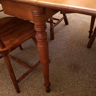 LOT 128D: Vintage Rockport Maple Gateleg Dining Table with 8 Chairs (6 matching)