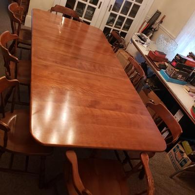 LOT 128D: Vintage Rockport Maple Gateleg Dining Table with 8 Chairs (6 matching)