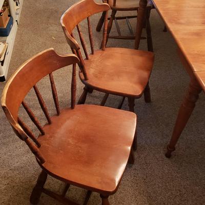 LOT 128D: Vintage Rockport Maple Gateleg Dining Table with 8 Chairs (6 matching)