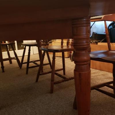 LOT 128D: Vintage Rockport Maple Gateleg Dining Table with 8 Chairs (6 matching)