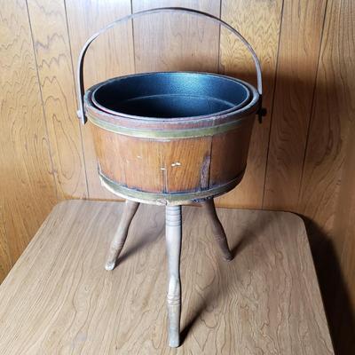 LOT 129L: MCM Decor; Magazine Rack, Wastebasket, Americana Bucket Plantstand