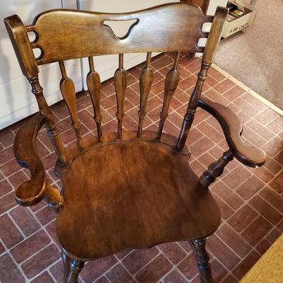 LOT 130K: Vintage Kitchen/Dining Table with 6 Matching Chairs