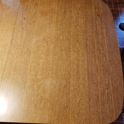 LOT 130K: Vintage Kitchen/Dining Table with 6 Matching Chairs