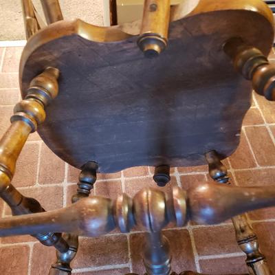 LOT 130K: Vintage Kitchen/Dining Table with 6 Matching Chairs