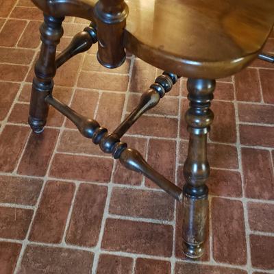 LOT 130K: Vintage Kitchen/Dining Table with 6 Matching Chairs