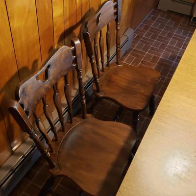 LOT 130K: Vintage Kitchen/Dining Table with 6 Matching Chairs