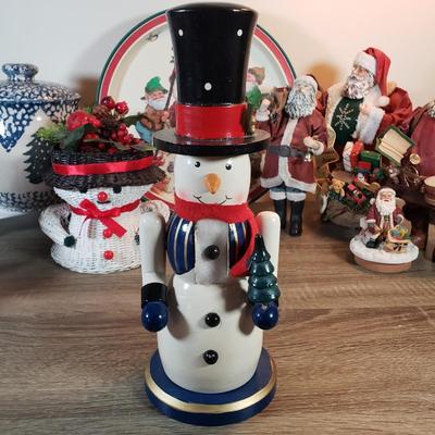 LOT 131X: Huge Assortment of Vintage Christmas Decor