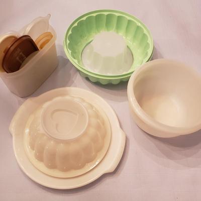 LOT 132K: Huge Vintage Tupperware Lot with Color Flyte & Kys-ite Melamine Bowls