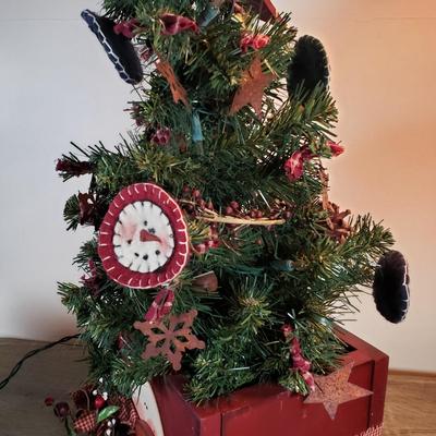 LOT 135X: Vintage Christmas Indoor & Outdoor Decor