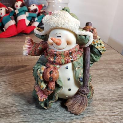 LOT 135X: Vintage Christmas Indoor & Outdoor Decor