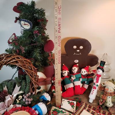 LOT 135X: Vintage Christmas Indoor & Outdoor Decor