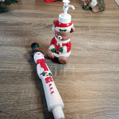 LOT 135X: Vintage Christmas Indoor & Outdoor Decor