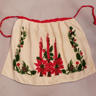 LOT 137L: Huge Lot of Vintage Tablecloths for Every Occasion & Holiday Kitchen Towels