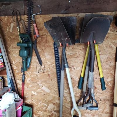 LOT 138S: Assorted Shovels and Garen Tools