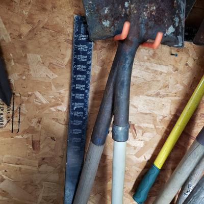 LOT 138S: Assorted Shovels and Garen Tools