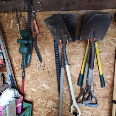 LOT 138S: Assorted Shovels and Garen Tools