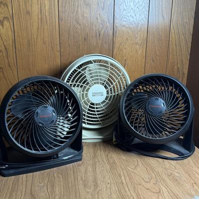 LOT 146D: Whirlwind Lasko & Honehywell Small Electric Fans