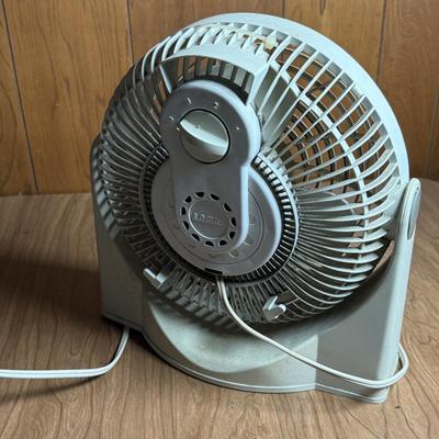 LOT 146D: Whirlwind Lasko & Honehywell Small Electric Fans