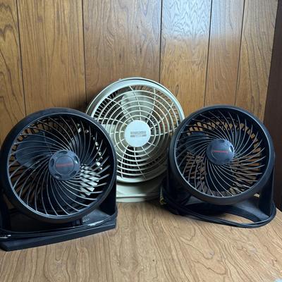 LOT 146D: Whirlwind Lasko & Honehywell Small Electric Fans
