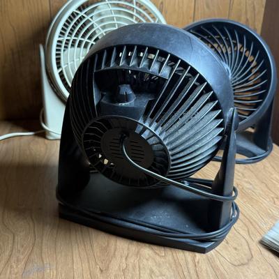 LOT 146D: Whirlwind Lasko & Honehywell Small Electric Fans