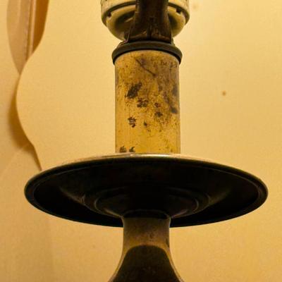 LOT 147B: Vintage Colonial Furniture by Baumritter Lazy Susan Rotating Table w/ Working Brass Lamp