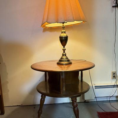 LOT 147B: Vintage Colonial Furniture by Baumritter Lazy Susan Rotating Table w/ Working Brass Lamp