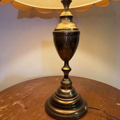 LOT 147B: Vintage Colonial Furniture by Baumritter Lazy Susan Rotating Table w/ Working Brass Lamp