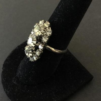 Beautiful, vintage, rhinestone adjustable ring