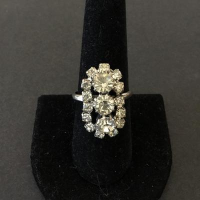 Beautiful, vintage, rhinestone adjustable ring