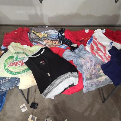 Sale Photo Thumbnail #242: Vintage Tshirt and jeans lot. 
Receive everything pictured
