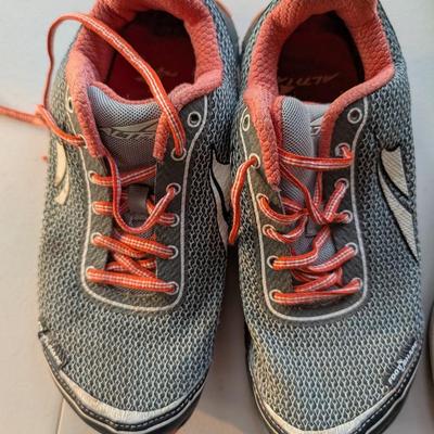 Ladies' shoes
