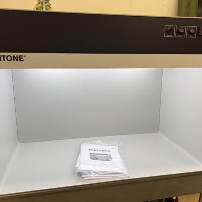 X-rite PANTONE 3 Light Booth Like New