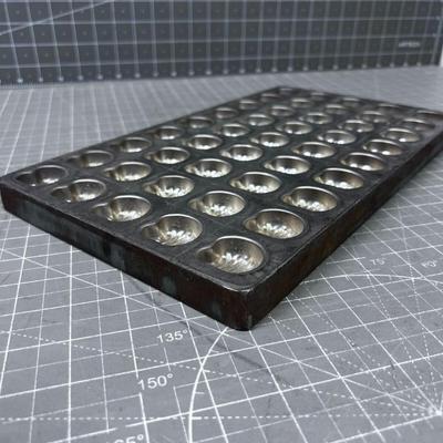 Vintage Shell Pattern Chocolate Mold Tray Candy Truffles 45 shells ~~