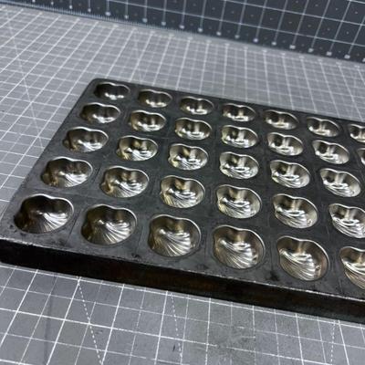 Vintage Shell Pattern Chocolate Mold Tray Candy Truffles 45 shells ~~
