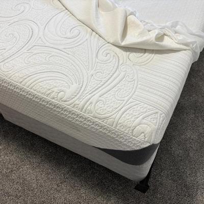 iComfort King Size Bed w/Box Spring & Frame