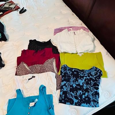 WOMENS TOPS SMALL PETITE SIZES