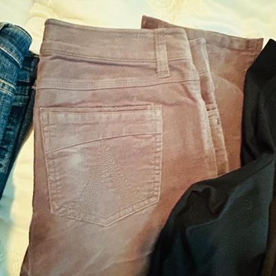 WOMENS DRESS BARN SLACKS AND A PAIR OF CORDUROY PANTS (6-8)