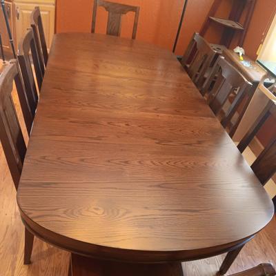 NICE QUALITY DOUBLE PEDESTAL DINING TABLE WITH 8 CHAIRS AND 1 LEAF