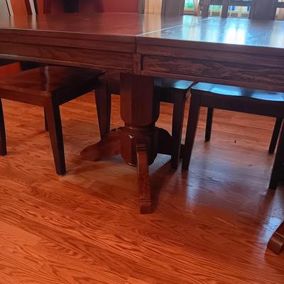 NICE QUALITY DOUBLE PEDESTAL DINING TABLE WITH 8 CHAIRS AND 1 LEAF