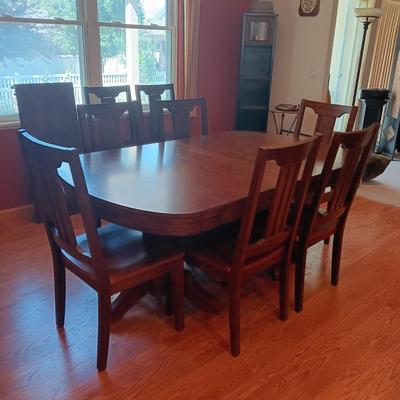 NICE QUALITY DOUBLE PEDESTAL DINING TABLE WITH 8 CHAIRS AND 1 LEAF
