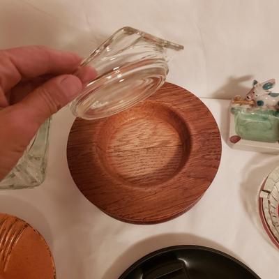 Vintage Ash Trays and Matches (B2-KD)