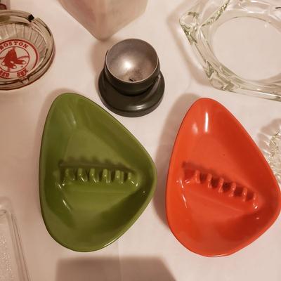 Vintage Ash Trays and Matches (B2-KD)