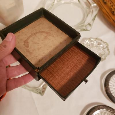 Vintage Ash Trays and Matches (B2-KD)